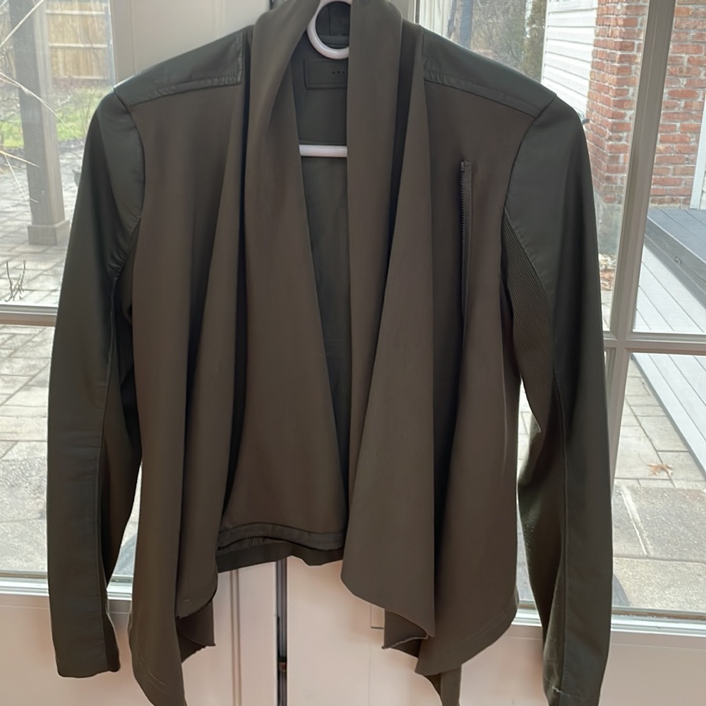 Blanc NYC women’s jacket small. Olive green
